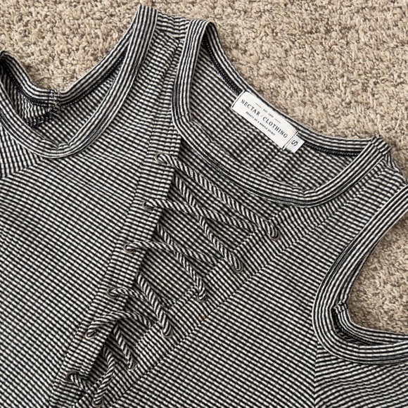 Nectar Clothing criss cross cold shoulder long sleeve shirt top size small - Picture 4 of 10